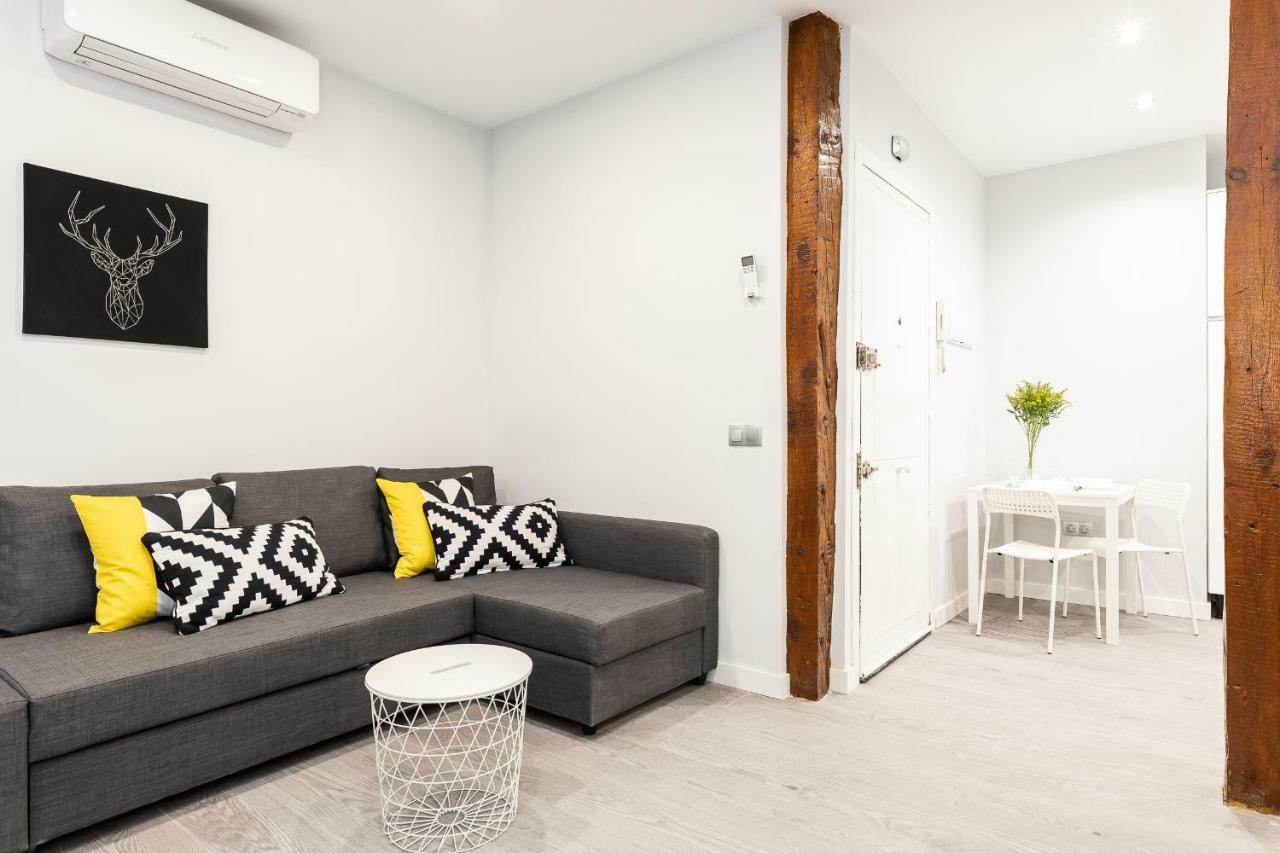 Apartment Bnbholder Black & Yellow Design Sol Madrid