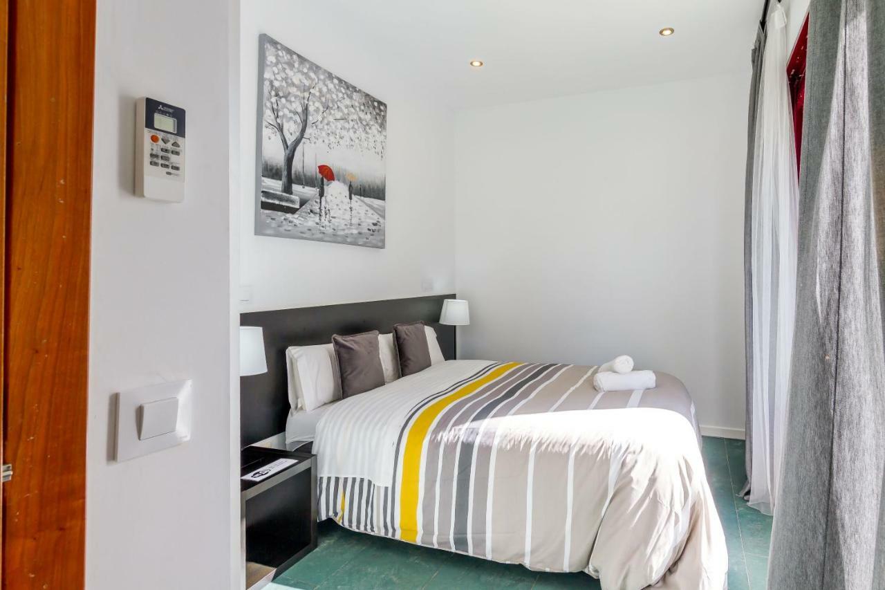 Guest house Ayz Javier Cabrini - Auto Check-in Madrid