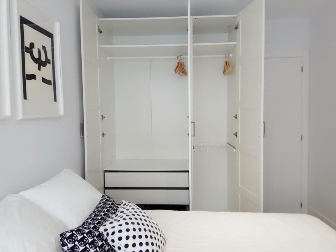 Homestay Santiago Bernabeu - Center, Private Bathroom.