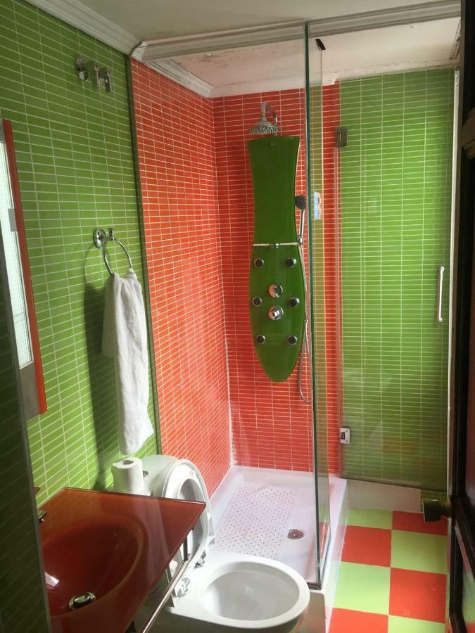 Arvin Hostal Guest house *