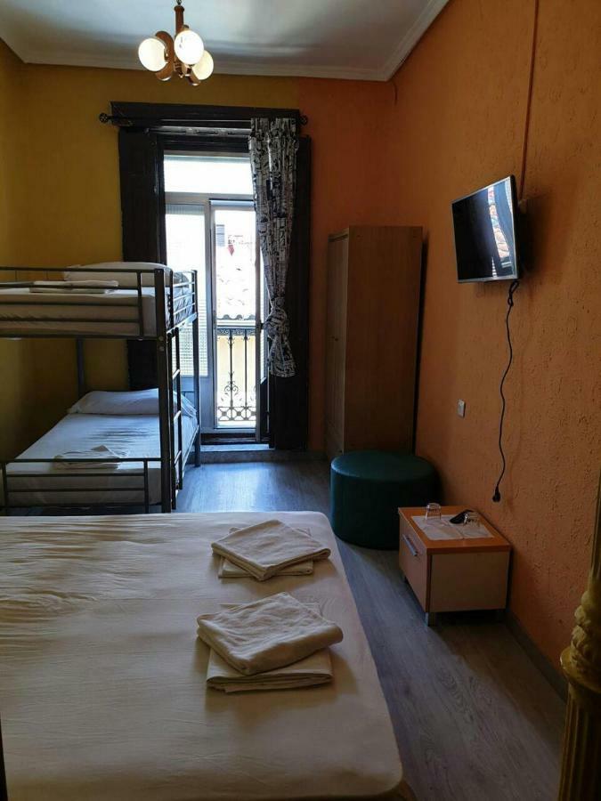 Arvin Hostal Guest house