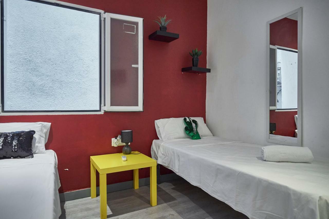 Barco Rooms *