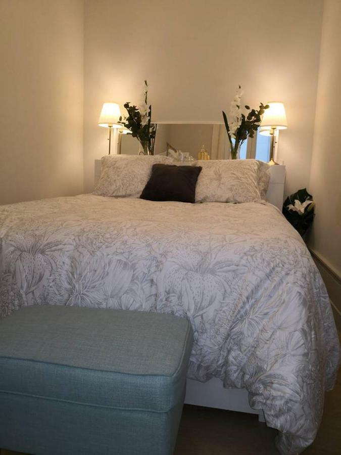 Explore From A Warm With Patio At A Newly Refurbished Manorial Building Apartment