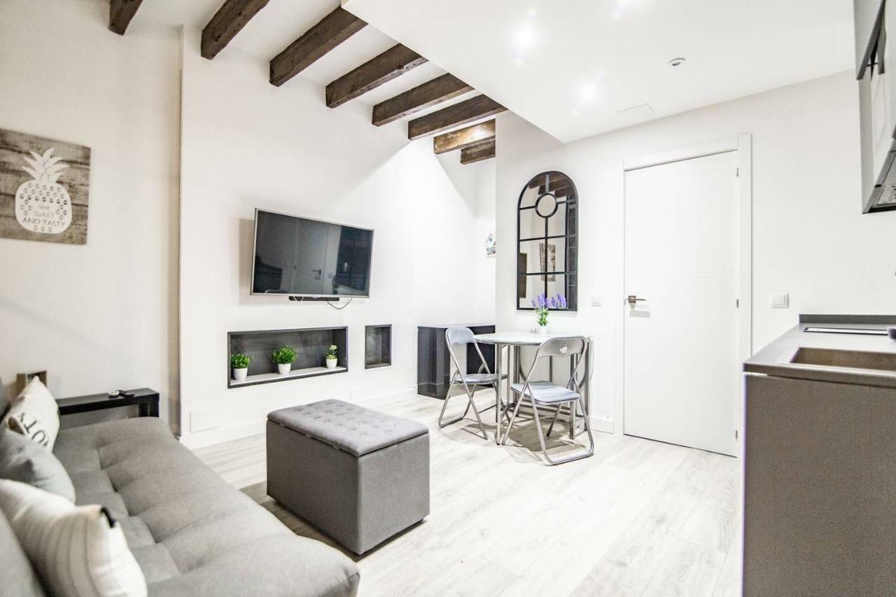Cozy And Modern For 4 In Madrid