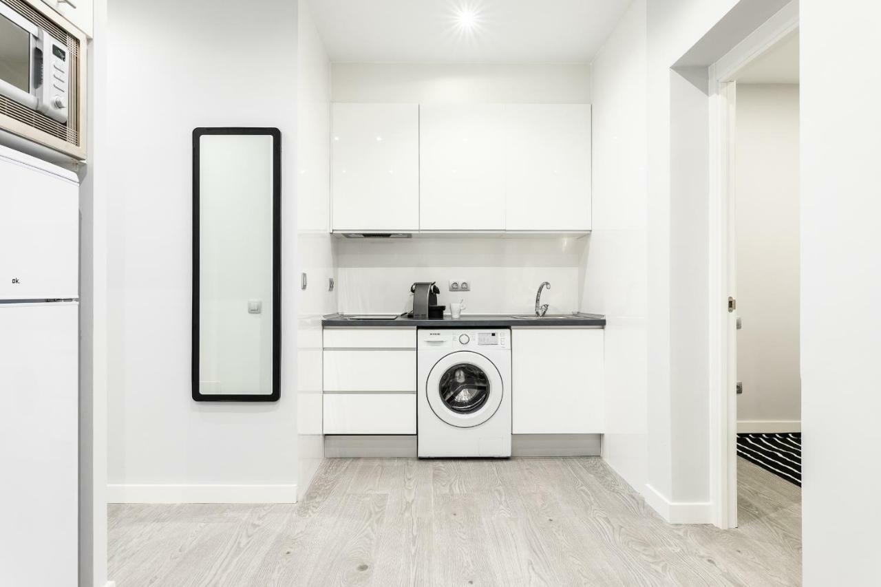 Bnbholder Black & Yellow Design Sol Apartment Madrid