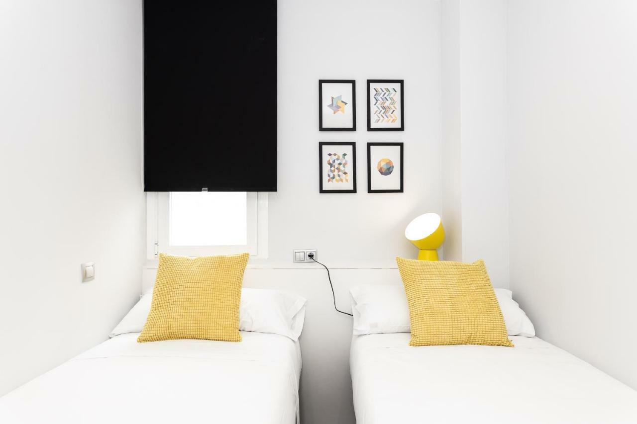 Bnbholder Black & Yellow Design Sol Apartment