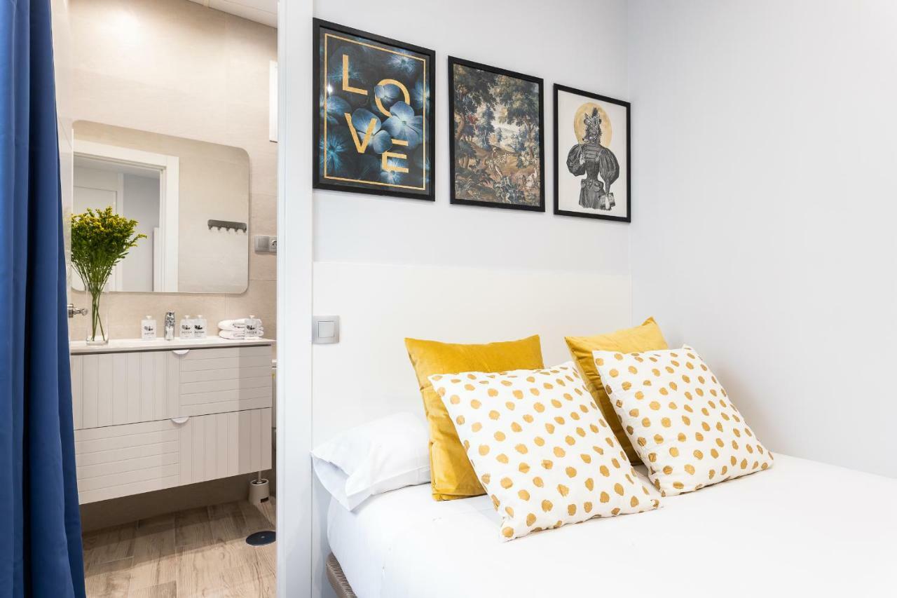 Apartment Bnbholder Black & Yellow Design Sol Madrid