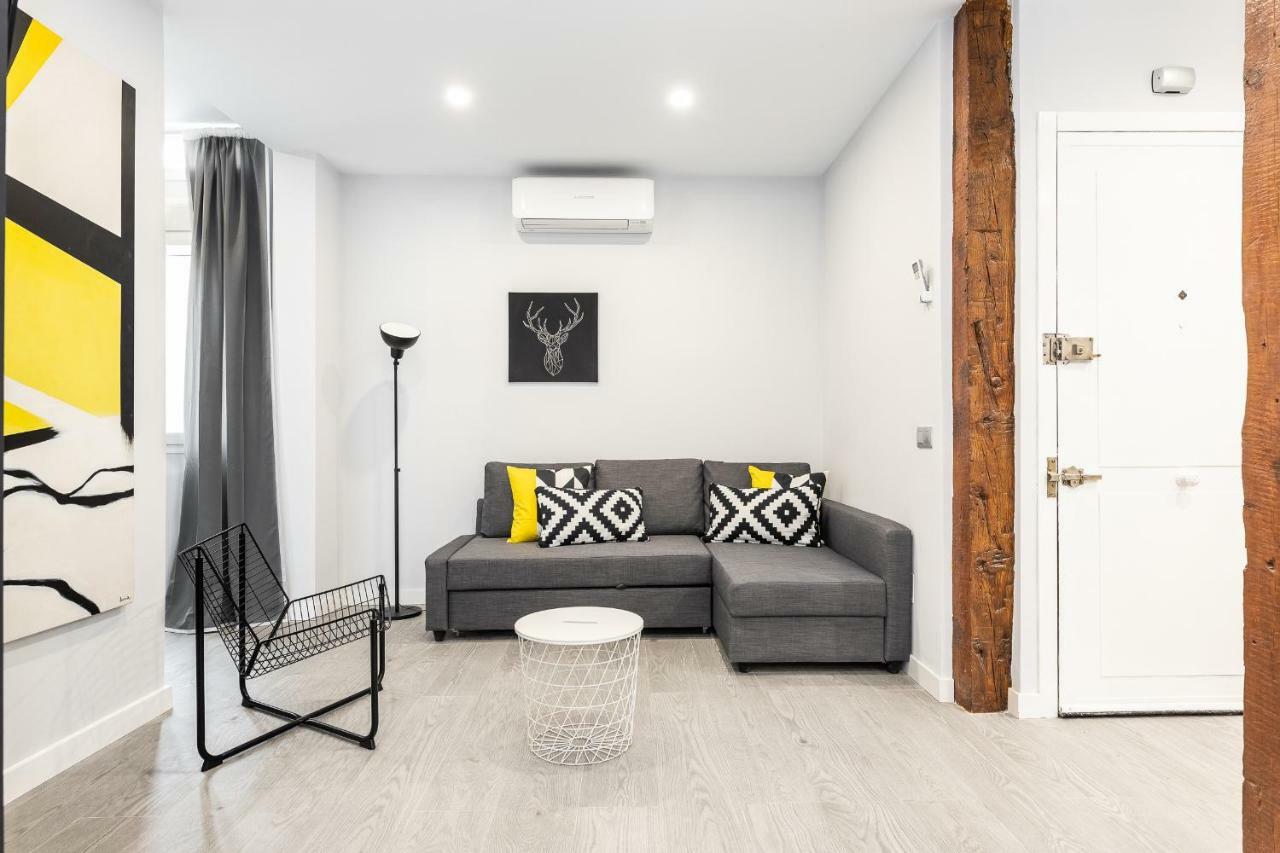 Apartment Bnbholder Black & Yellow Design Sol Madrid