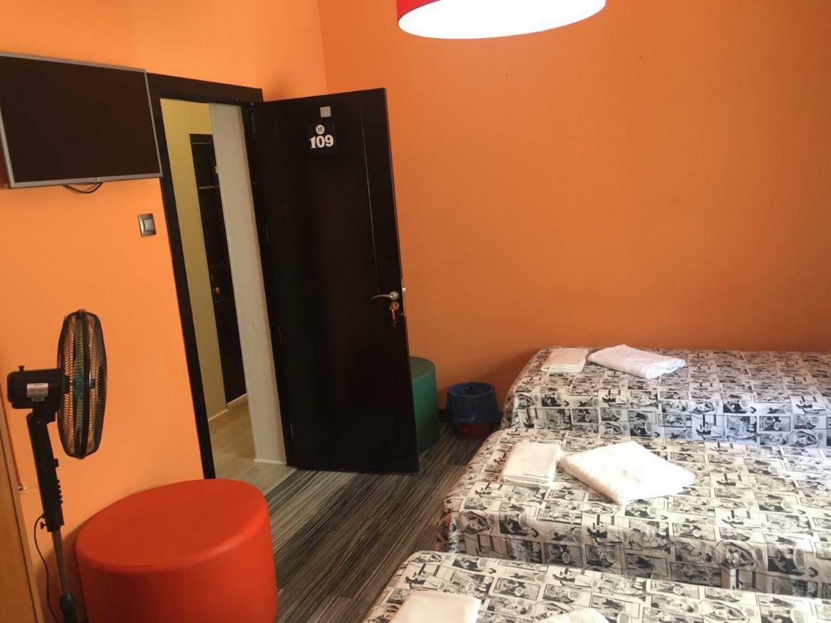 Arvin Hostal Guest house *