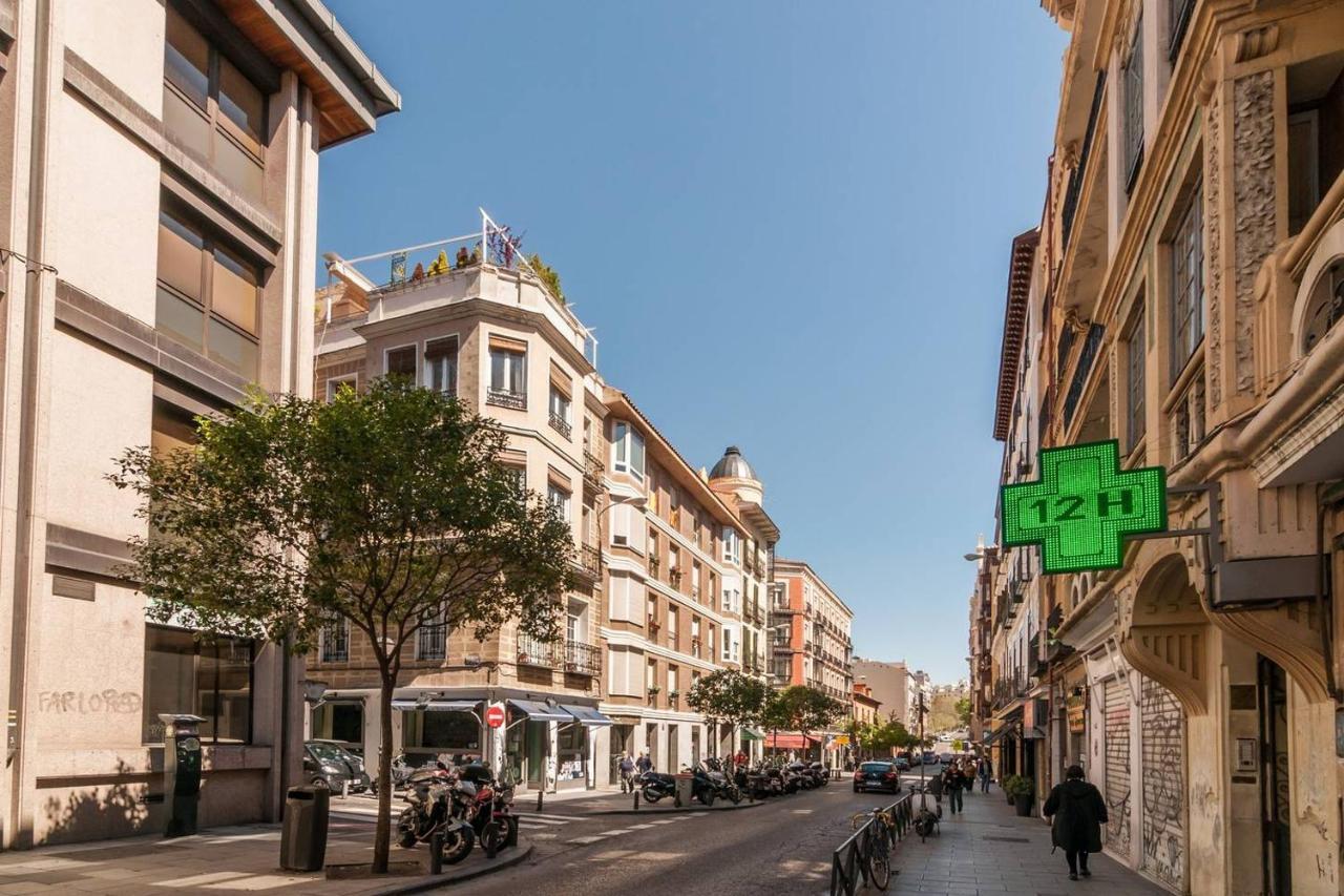 Explore From A Warm With Patio At A Newly Refurbished Manorial Building Apartment *
