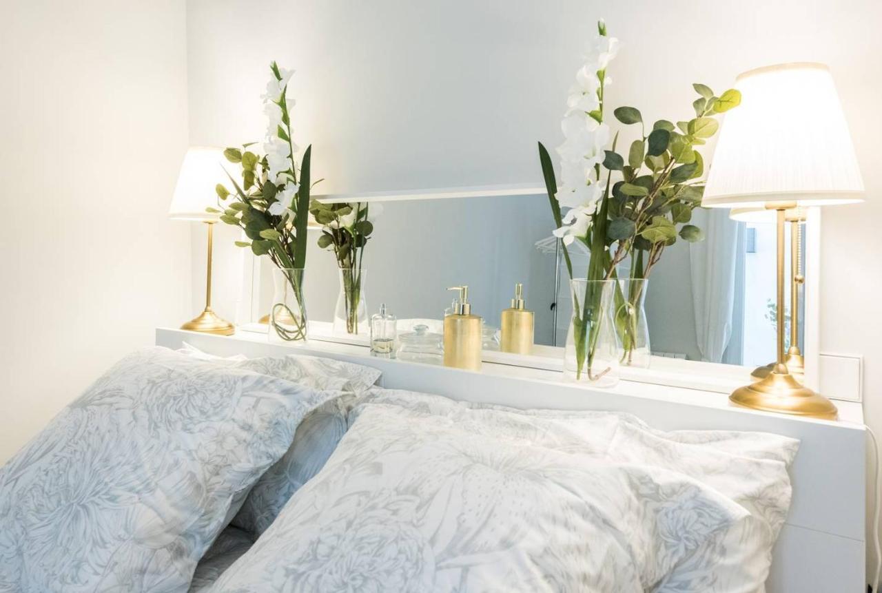 Explore From A Warm With Patio At A Newly Refurbished Manorial Building Apartment *