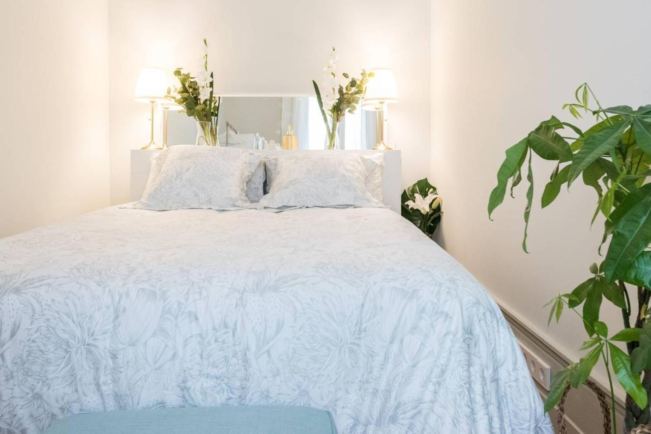 Explore From A Warm With Patio At A Newly Refurbished Manorial Building