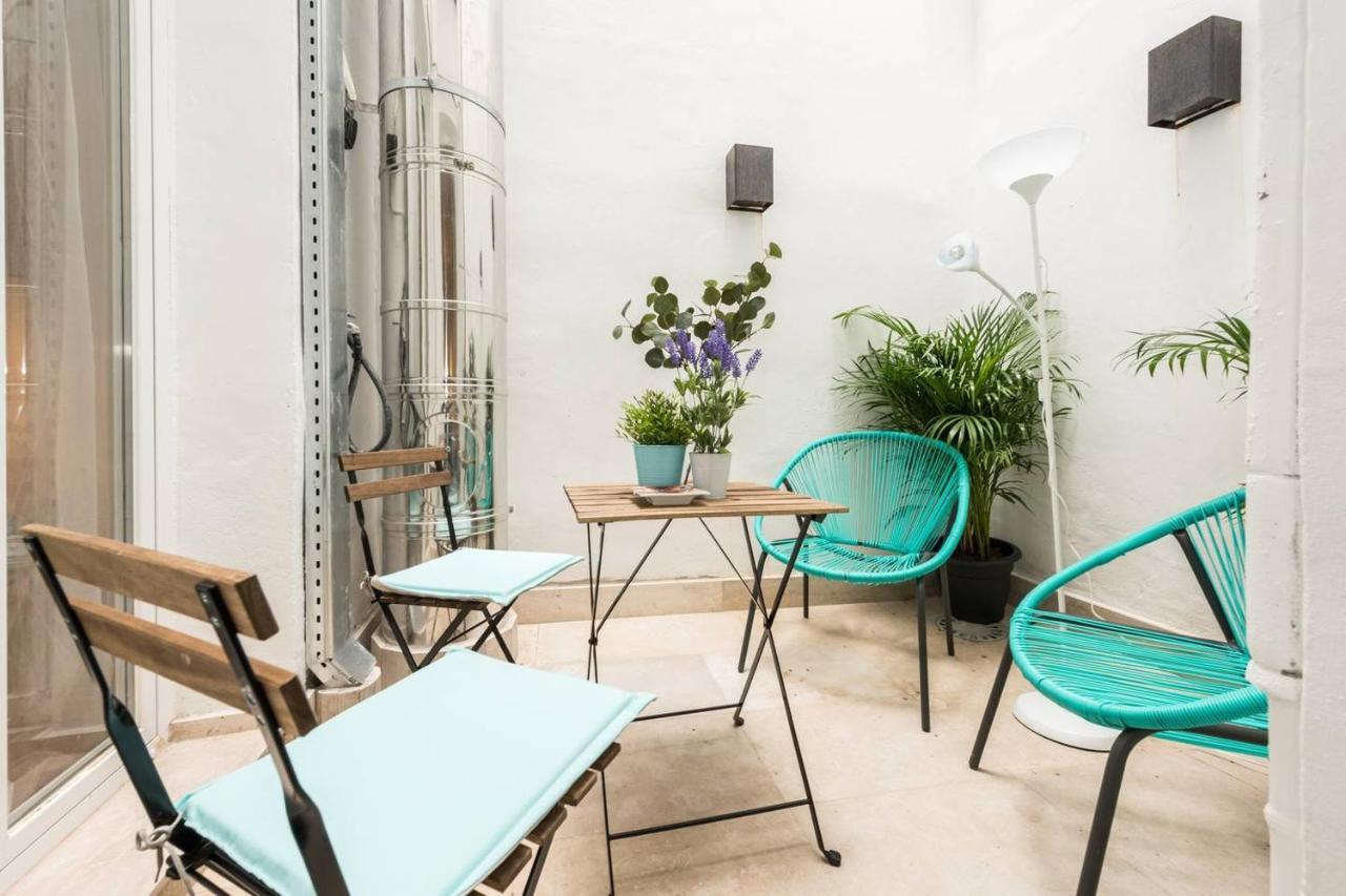 Explore From A Warm With Patio At A Newly Refurbished Manorial Building Apartment Madrid