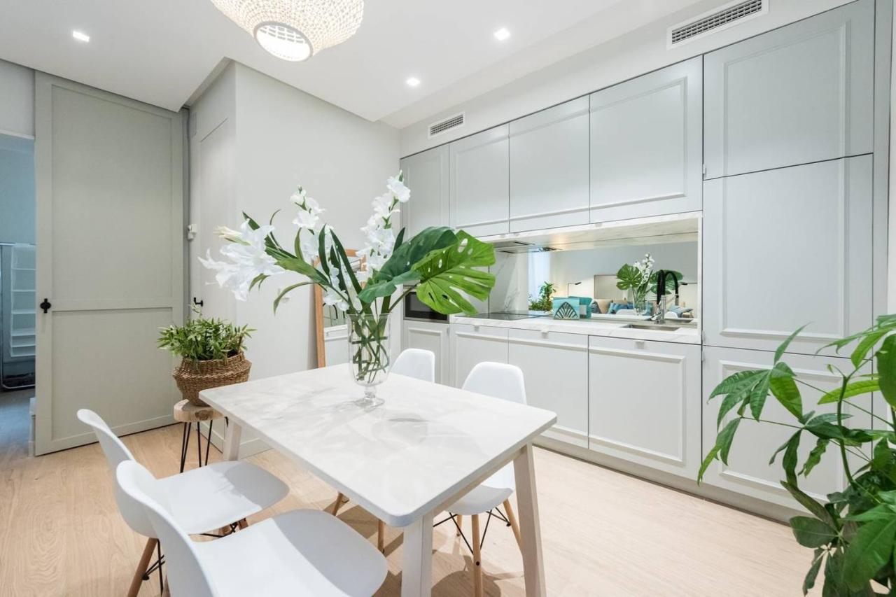 Explore From A Warm With Patio At A Newly Refurbished Manorial Building Apartment *