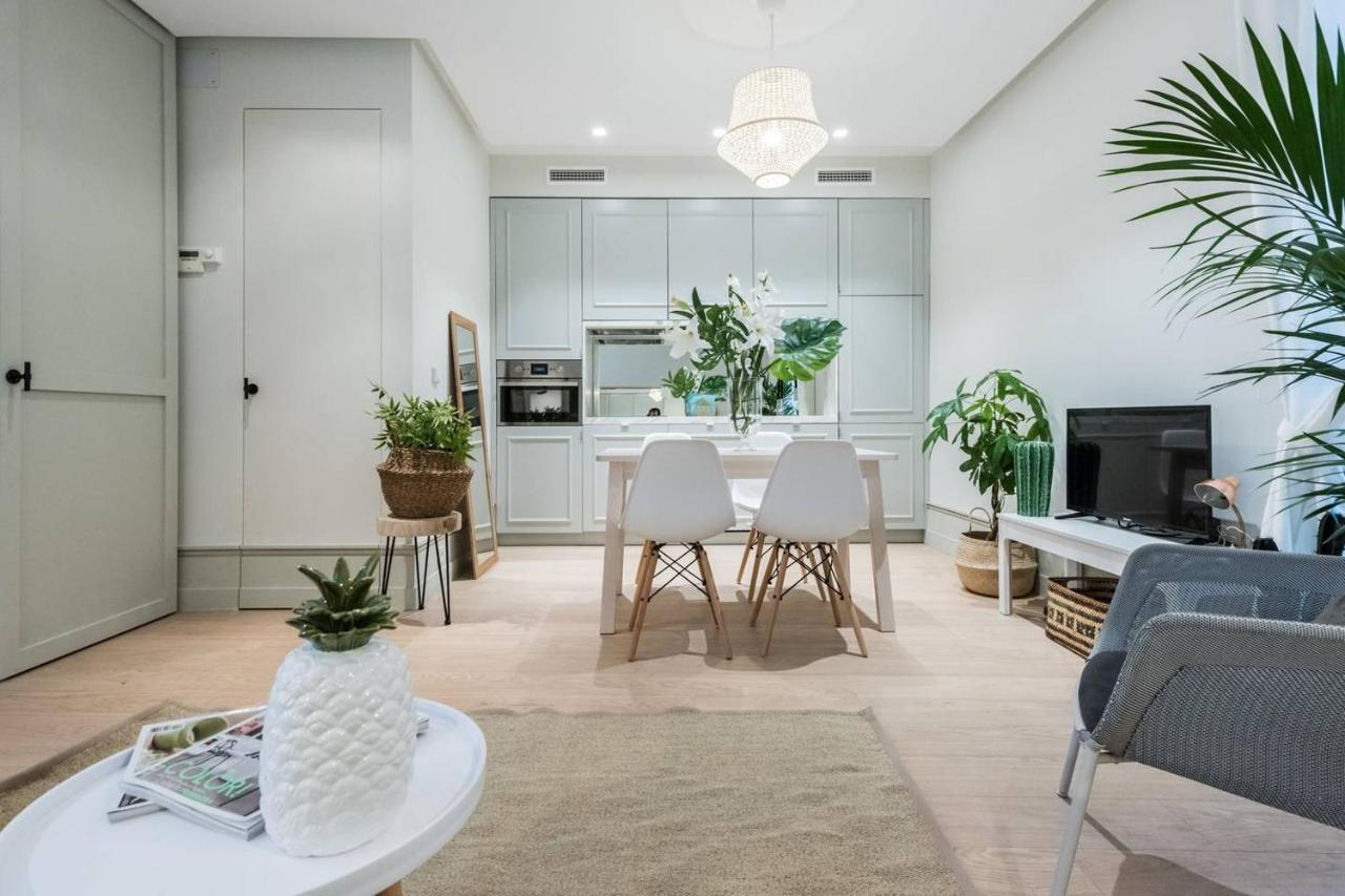 Explore From A Warm With Patio At A Newly Refurbished Manorial Building Apartment