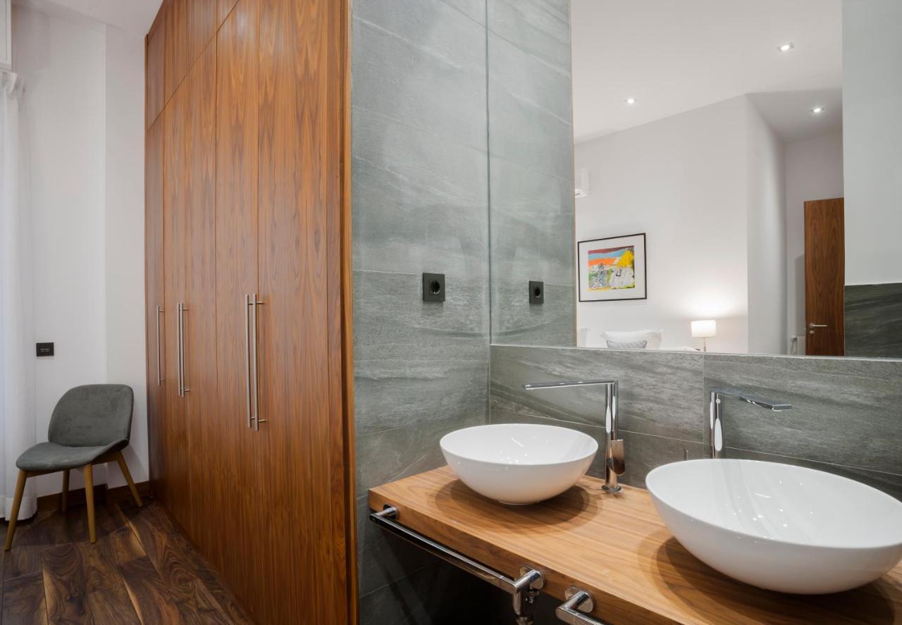 Dobohomes - Gran Via 2 * Madrid