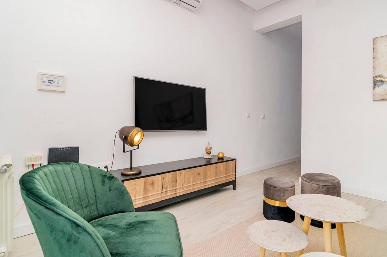 Apartment With Balconies In La Latina By Batuecas Madrid