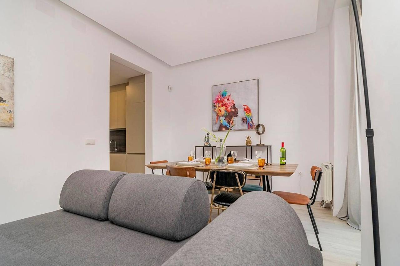 Apartment With Balconies In La Latina By Batuecas