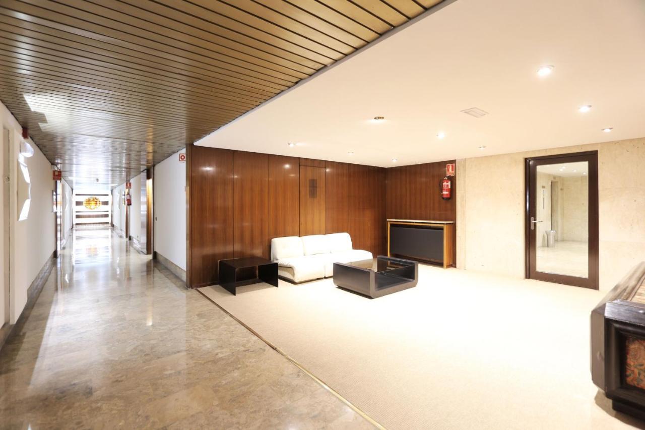 Urbantec Realty - Plaza De Colon Madri