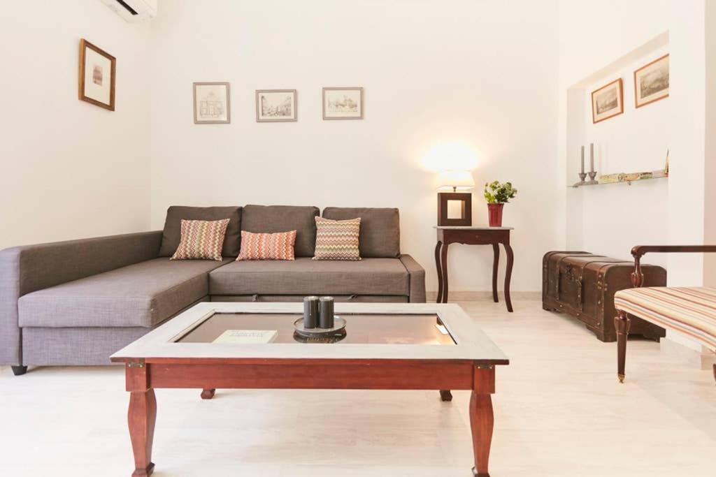 Apartamento Original Y Coqueto Apartamento Junto A Plaza Mayor Madri
