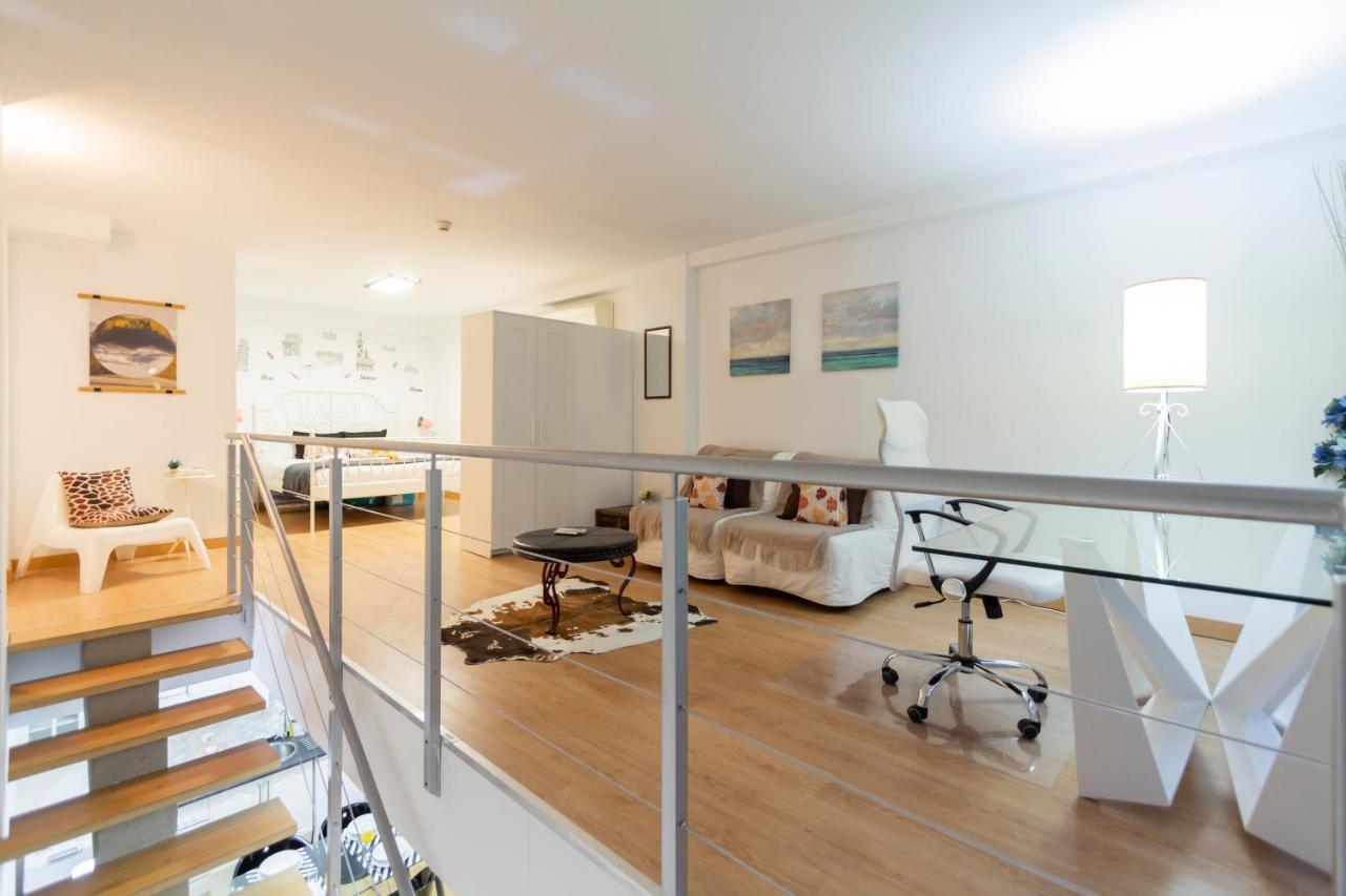 Dobo Homes Manoteras 30 * Madrid
