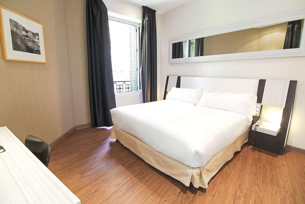 Petit Palace Triball Hotel