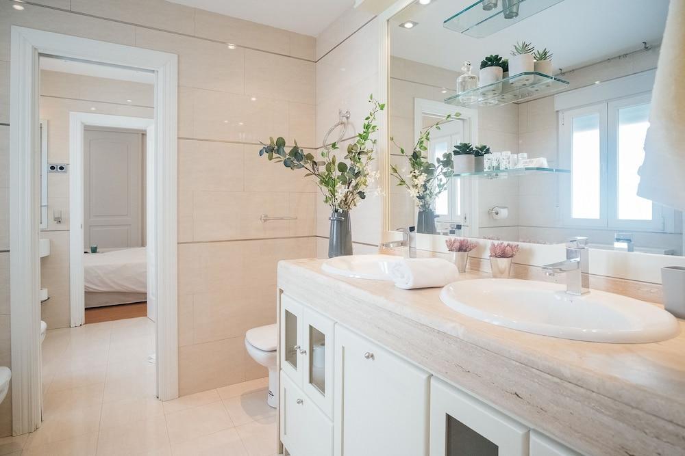 300m² 5 Slaapkamer, 4 Privé Badkamer In Centrum Appartement
