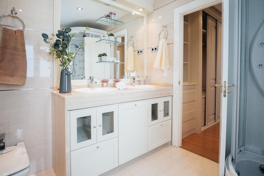 300m² 5 Slaapkamer, 4 Privé Badkamer In Centrum Appartement Madrid