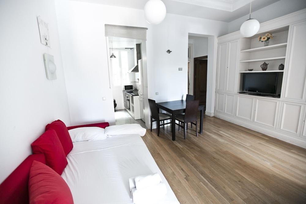 Hotel Apartamento Bailen 3*