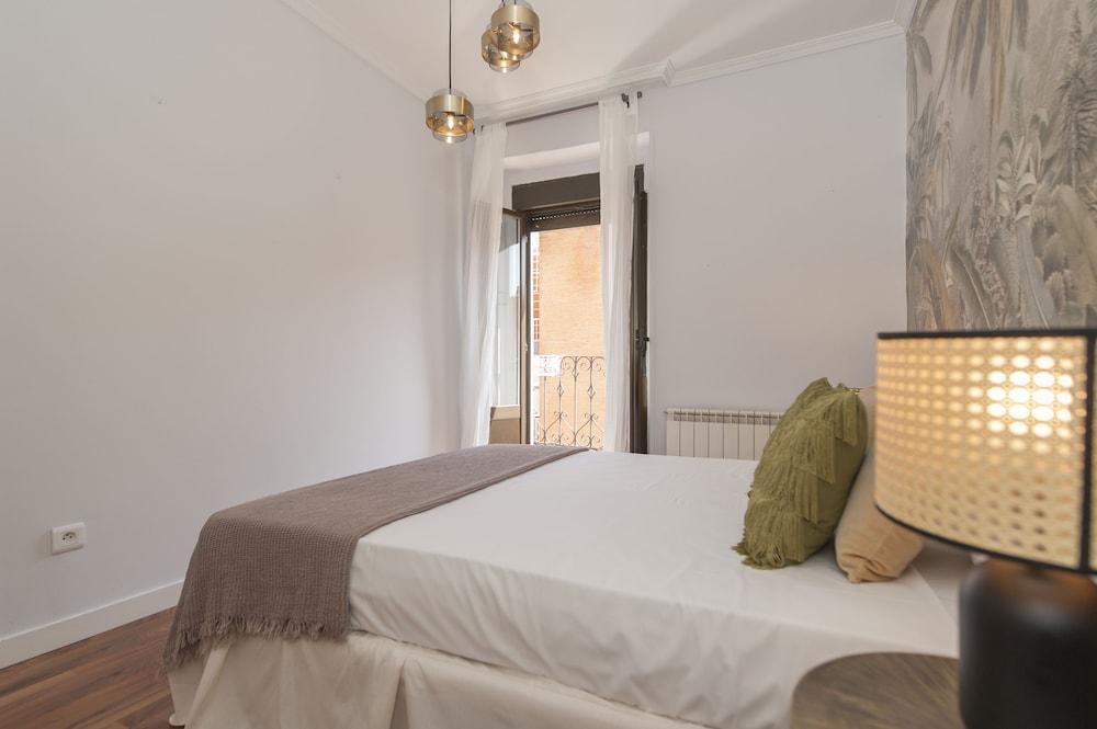 Palacio Real I Apartment