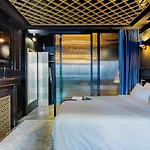Suite Shibari By Justine Apartments Sobria Elegante Y Pecaminosa Apartamento Turistico En Madrid Rio