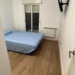 Roomstay Plaza Castilla