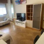 Piso Amplio, Iluminado Y Muy Bien Comunicado
