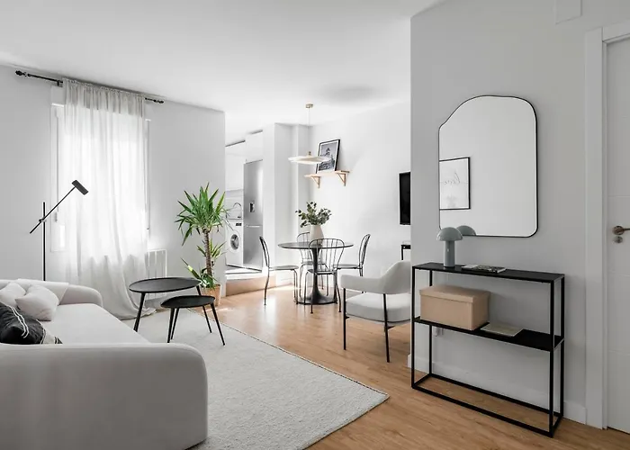 Cozy 2 Bedroom Apartment With Patio