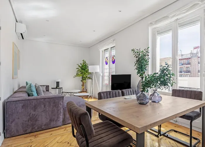 4 Bedrooms 2 Bathrooms Furnished - Salamanca - Refurbished - Mintystay