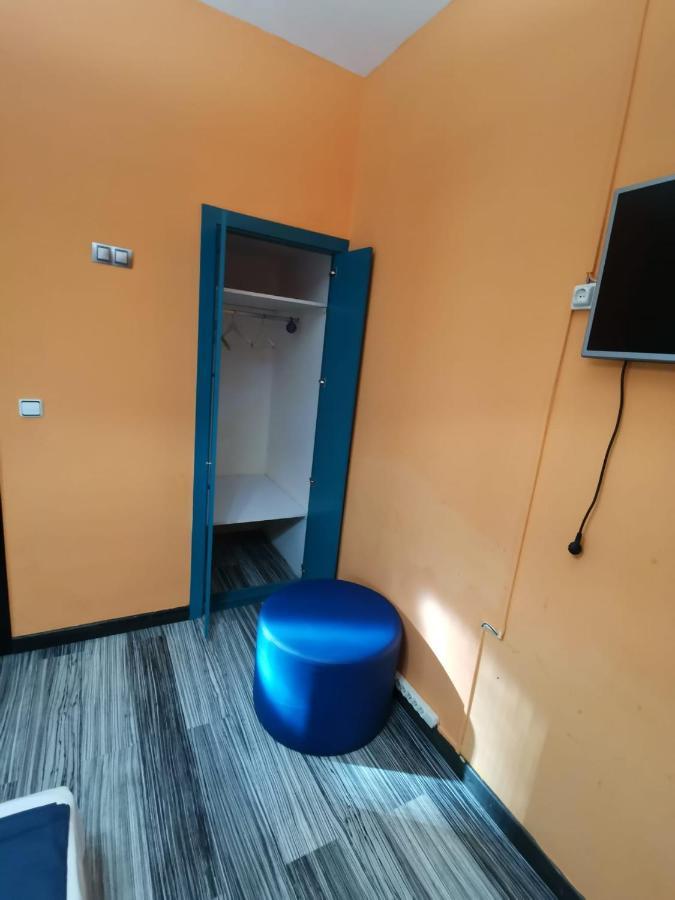 Arvin Hostal