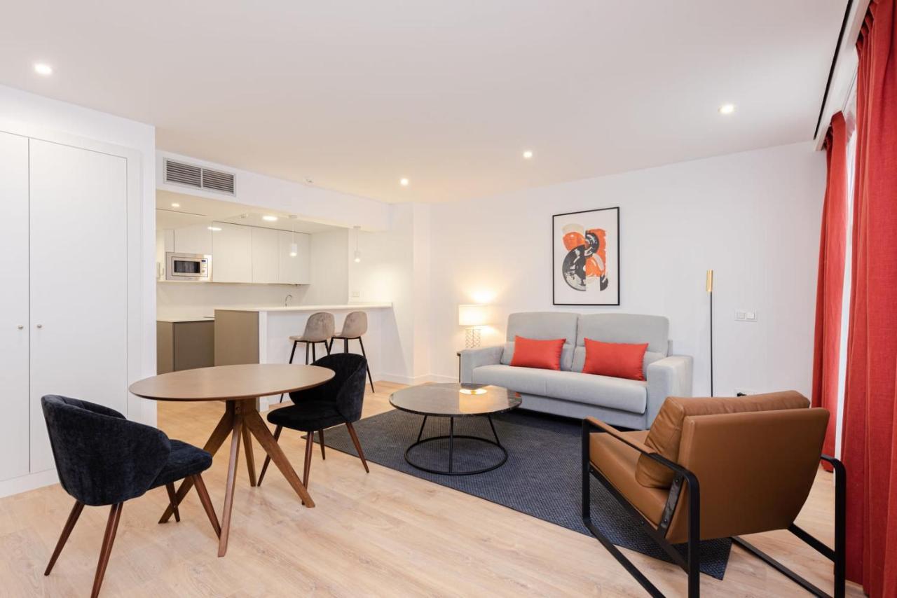 Unique&sophisticated Design Homes In Financial Centre