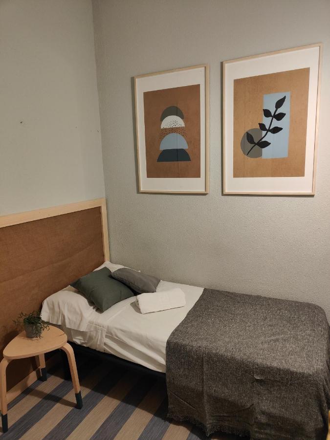 Corredera Rooms, No Llegadas Despues De 21h Guest house