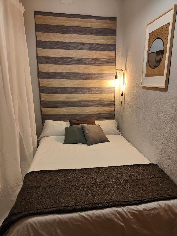 Corredera Rooms, No Llegadas Despues De 21h Guest house