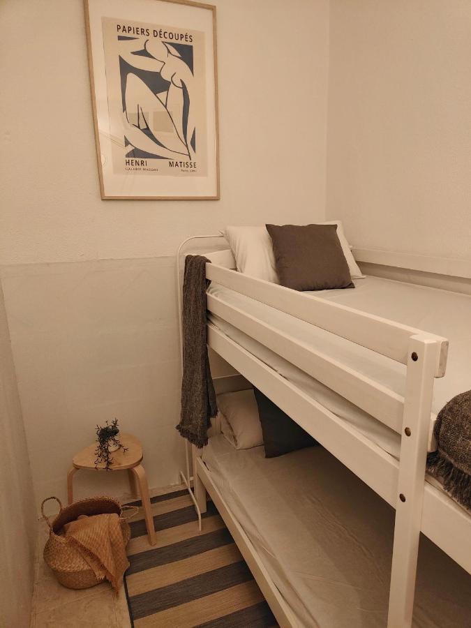 Corredera Rooms, No Llegadas Despues De 21h Guest house