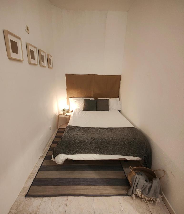 Corredera Rooms, No Llegadas Despues De 21h Guest house *