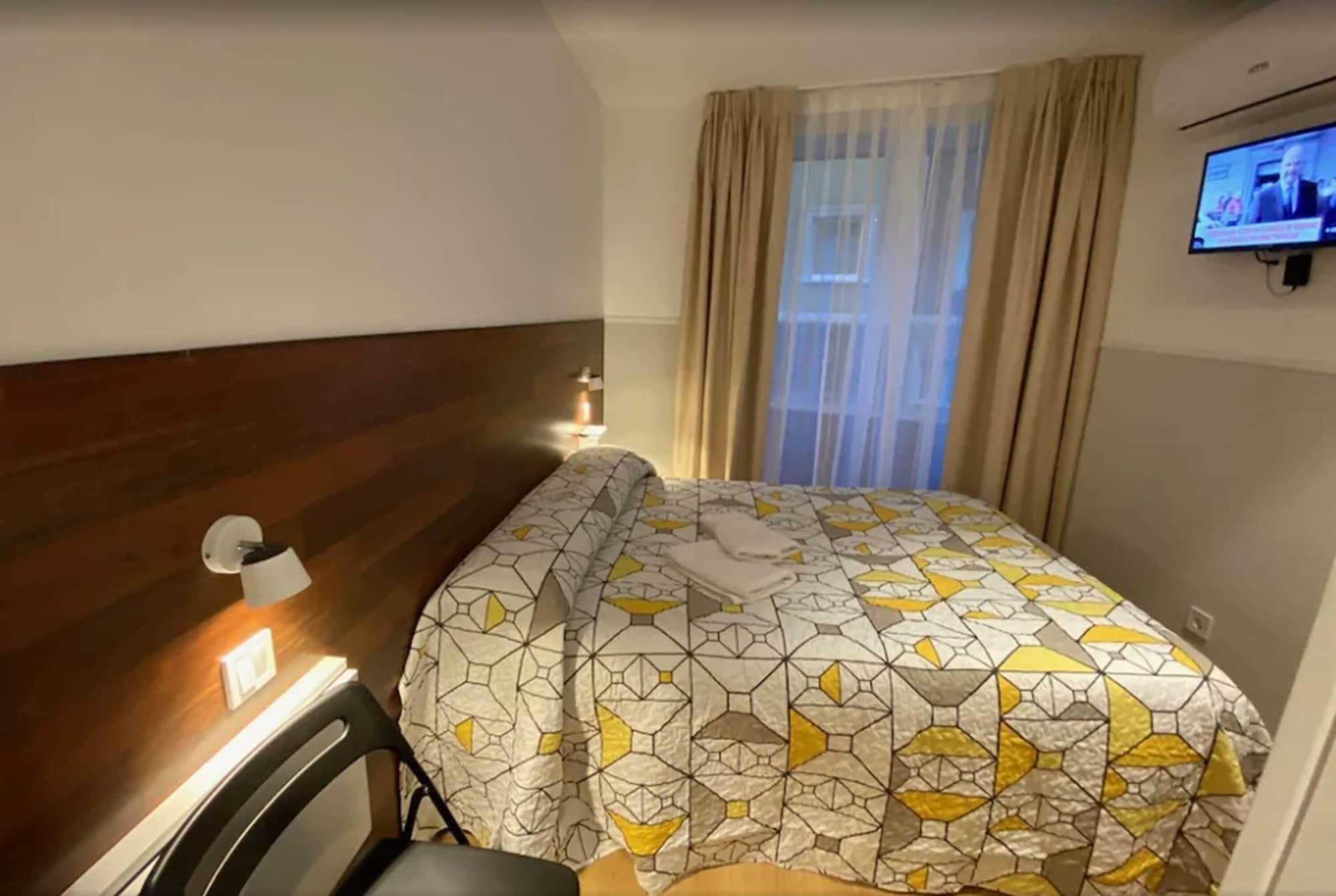 Far Gran Via Hostel