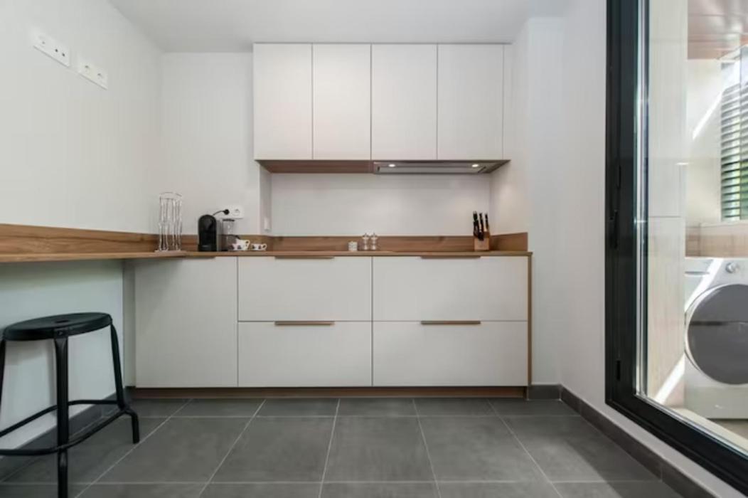 Appartement Moderno Y Lujoso Apartamento En Urbanizacion Privada Con Terraza De Diseno En Valdebebas / Ciudad Deportiva Real / Feria De *