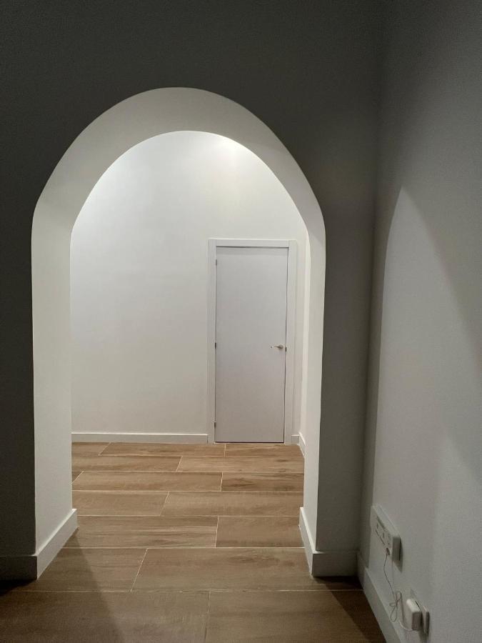 Roomstay Plaza Castilla Albergue