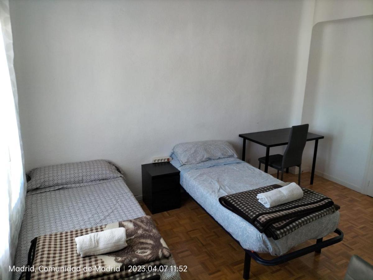 En Piso Con Bano Y Cocina Compartido Privatunterkunft Madrid