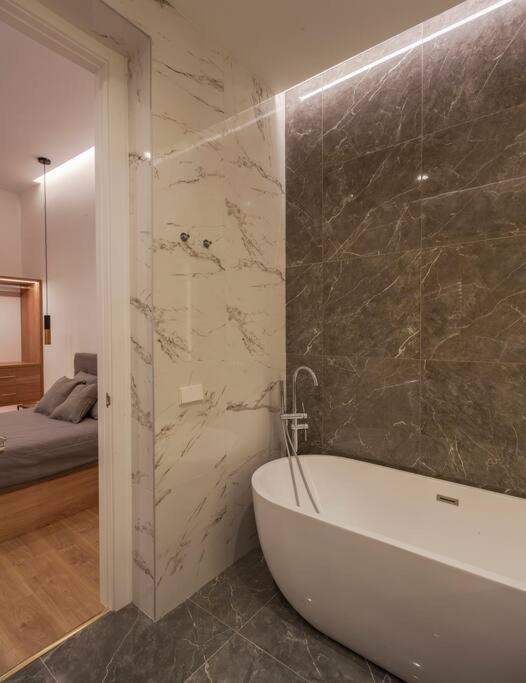 Centro Iii Calle Carrera De San Jeronimo 3br 3bh * Madrid