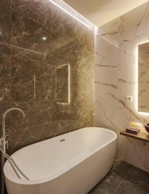 Centro Iii Calle Carrera De San Jeronimo 3br 3bh Apartamento *