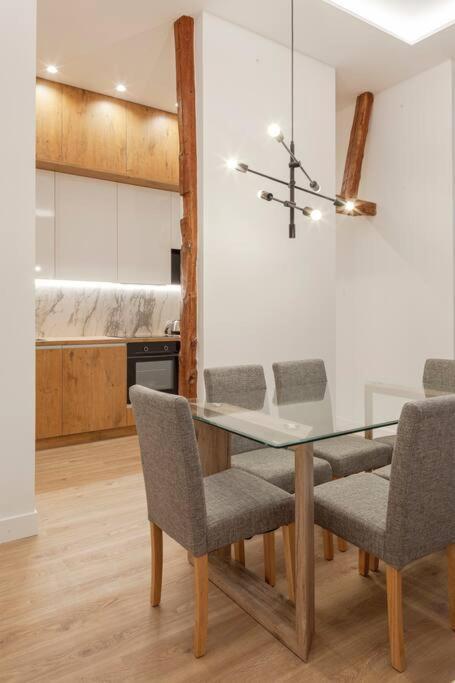 Apartamento Centro Iii Calle Carrera De San Jeronimo 3br 3bh