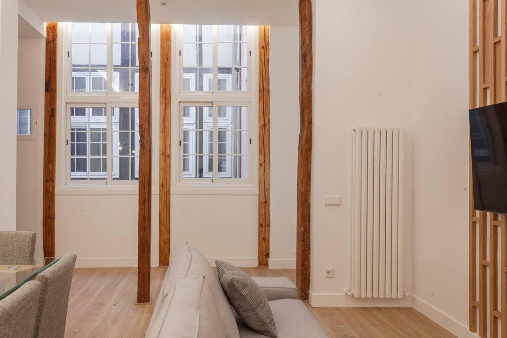 Centro Iii Calle Carrera De San Jeronimo 3br 3bh * Madrid