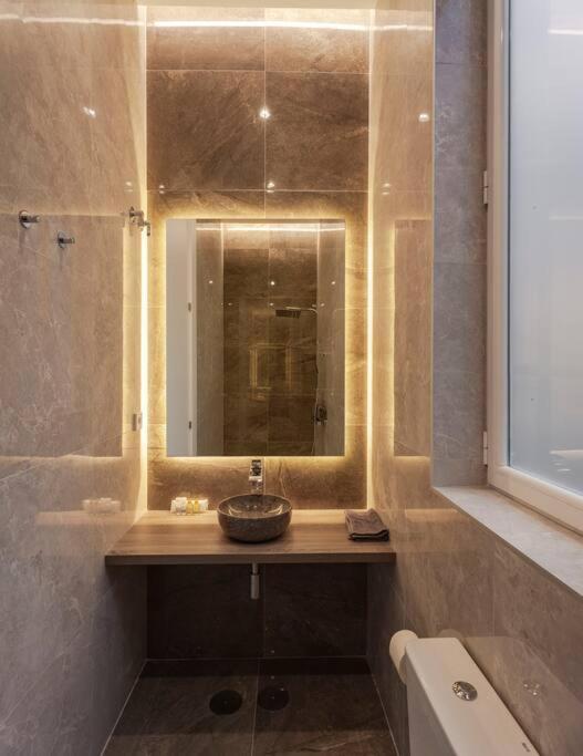 Apartamento Centro Iii Calle Carrera De San Jeronimo 3br 3bh